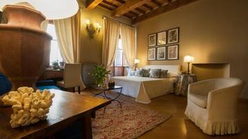 1 bedroom, premium bedding, desk, laptop workspace