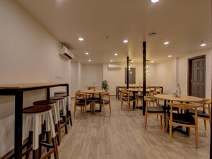 Restaurant - OYO Townhouse 117 Punjabi Bagh (New Delhi)