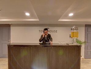 Reception - OYO Townhouse 117 Punjabi Bagh (New Delhi)