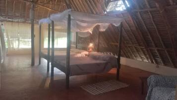 Nhà, 3 phòng ngủ | Bộ đồ giường cao cấp, nệm cao su hoạt tính (memory foam), bàn