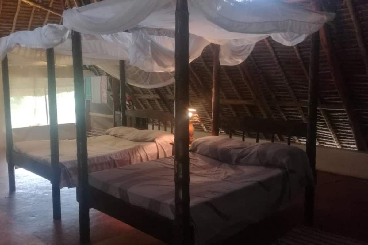 Ropa de cama de alta calidad, colchones con efecto memoria y escritorio 