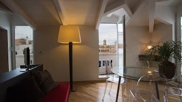 Apartment, 1 Schlafzimmer, Balkon | Wohnbereich | Flachbildfernseher