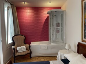 In-room safe, individually furnished, blackout drapes, soundproofing - B&B JSuite (Gioia del Colle)