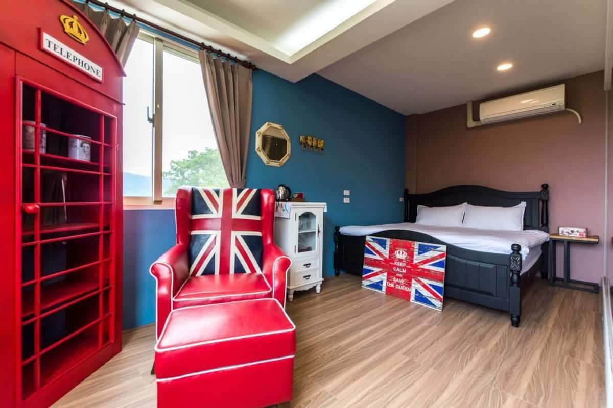 Superior Double Room | Soundproofing, WiFi (free), individually decorated, bed sheets