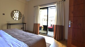 Premium bedding, memory foam beds, iron/ironing board, free WiFi - The Courtyard at Vanga (Nairobi)