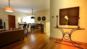 Lejlighed - balkon | Opholdsområde | Fladskærms-tv