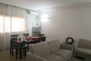 Appartement, 1 chambre | Salle de séjour