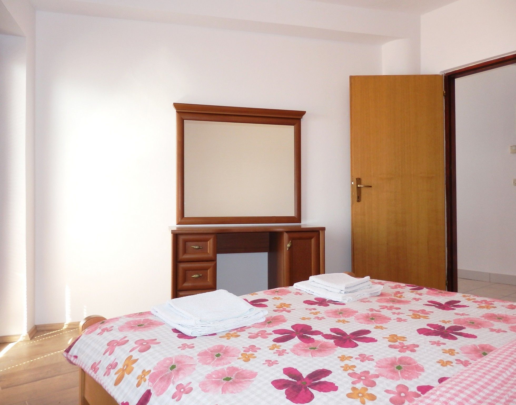 Cunas gratuitas y ropa de cama 