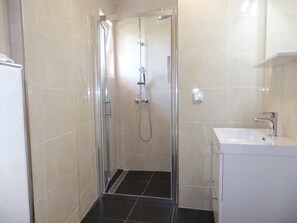 Shower, towels, toilet paper - Apartments Idila (Medulin)
