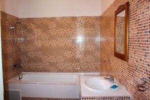 Junior Double Room | Bathroom | Shower, towels, soap, toilet paper