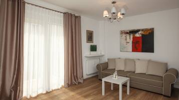 Apartment | Living room | Flat-screen TV