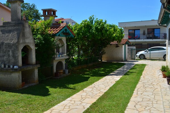 Courtyard - Elen (Medulin)