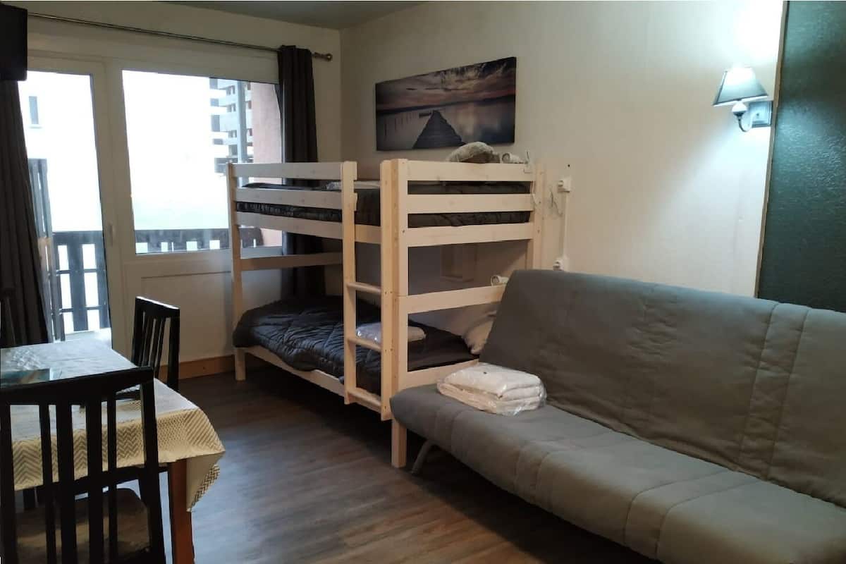 Studio (Griz311) | 1 bedroom, free WiFi