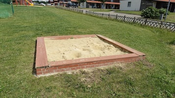 Children’s play area – outdoor