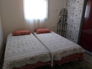 2 bedrooms, iron/ironing board, WiFi, bed sheets - Charming and warm 2 rooms (Ashdod)