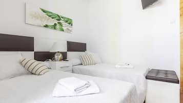 1 chambre, fer et planche à repasser, accès Internet, draps fournis