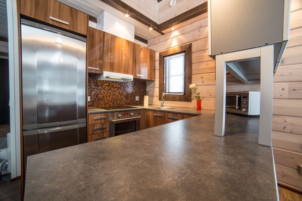 Duplex Cottage | Private kitchen | Full-sized fridge, microwave, oven, stovetop