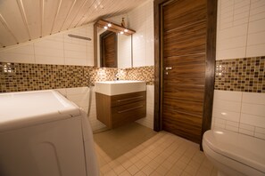 Casa de campo, 4 habitaciones | Baño | Tina y regadera independientes, secadora de cabello, toallas 