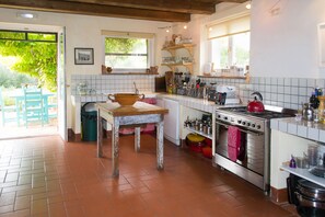 Frigorifero, forno, piano cottura, lavastoviglie