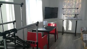 Room - Haupt 3 - Hostel (Eningen)