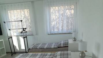 Bügeleisen/Bügelbrett, kostenloses WLAN, Bettwäsche