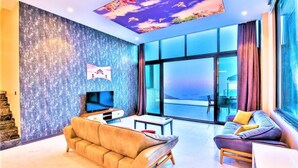 Villa, 4 chambres | Coin séjour