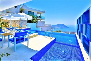 Utomhuspool
