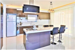 Villa, 3 soverom | Spiseområde på rommet