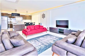 Villa, 3 habitaciones | Área de sala de estar | Televisión de pantalla plana