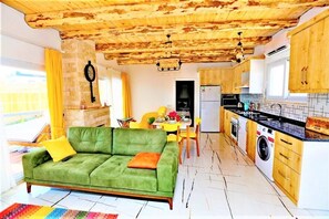 Villa, 2 Bedrooms | Private kitchen