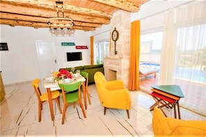 Villa, 2 chambres | Restauration dans la chambre