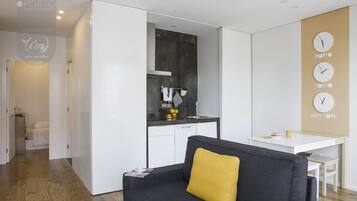 Apartment, 2 Bedrooms (Se Apartment) | Private kitchen | Full-sized fridge, microwave, stovetop, dishwasher