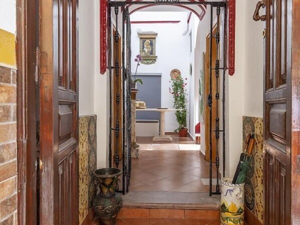 Interior - HOUSE OF LIGHT apt 2 -Elegant Old Town 2PX wifi tv ac (Sevilla)