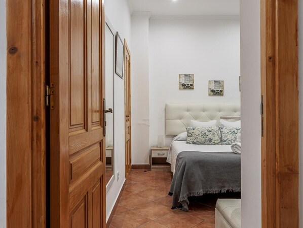 1 habitación, tabla de planchar con plancha, internet y ropa de cama 