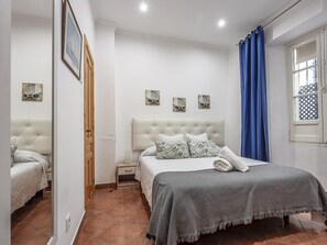 1 habitación, tabla de planchar con plancha, internet y ropa de cama 