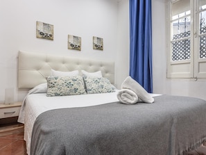 1 habitación, tabla de planchar con plancha, internet y ropa de cama 