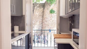 City appartement, 1 slaapkamer, balkon (Conqvistador 101) | Privékeuken | Een koelkast, een magnetron, een kookplaat, een espressoapparaat