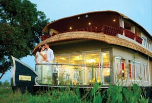 Front of property - Indiavacationz Houseboat (Ambalapuzha)