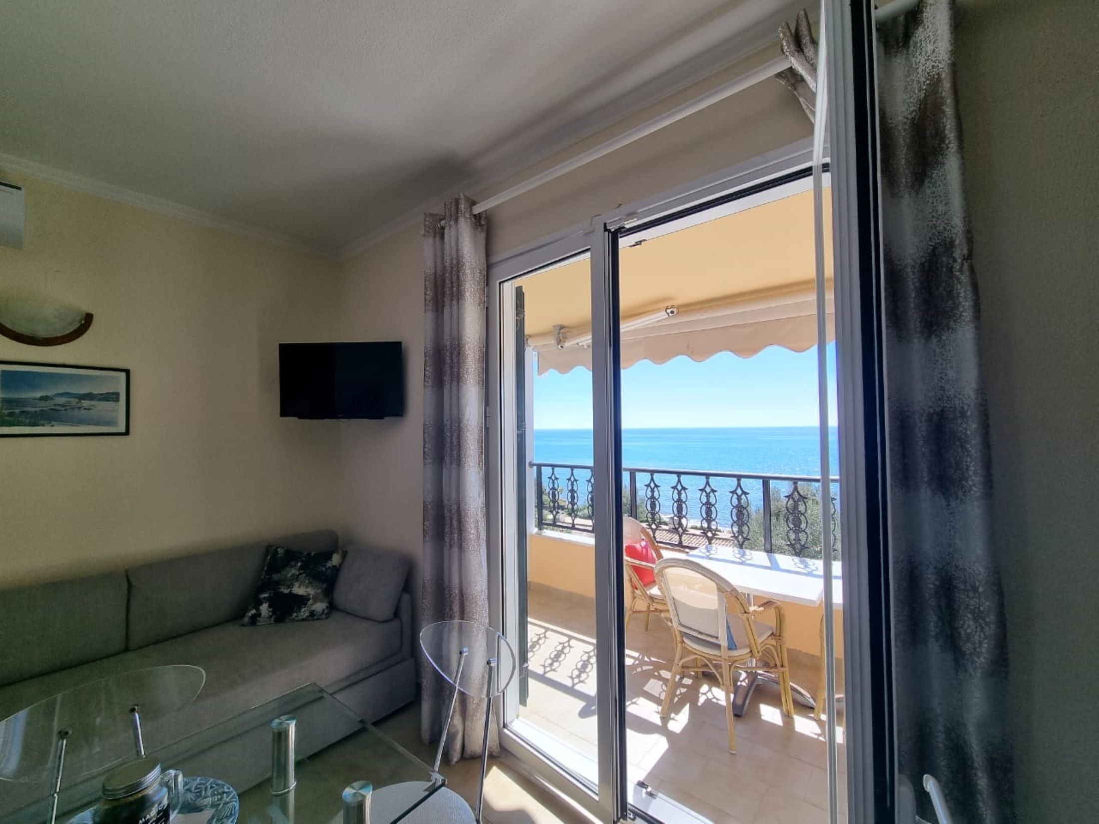 Apartment, 1 Bedroom, Sea View | Living area