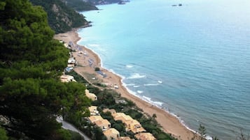 Una spiaggia nelle vicinanze
