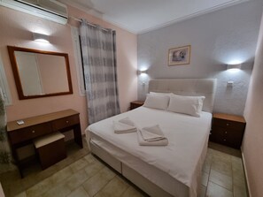 Appartement, 1 chambre, vue sur la mer | 1 chambre, lit de bébé (supplément), accès au Wi-Fi (inclus)