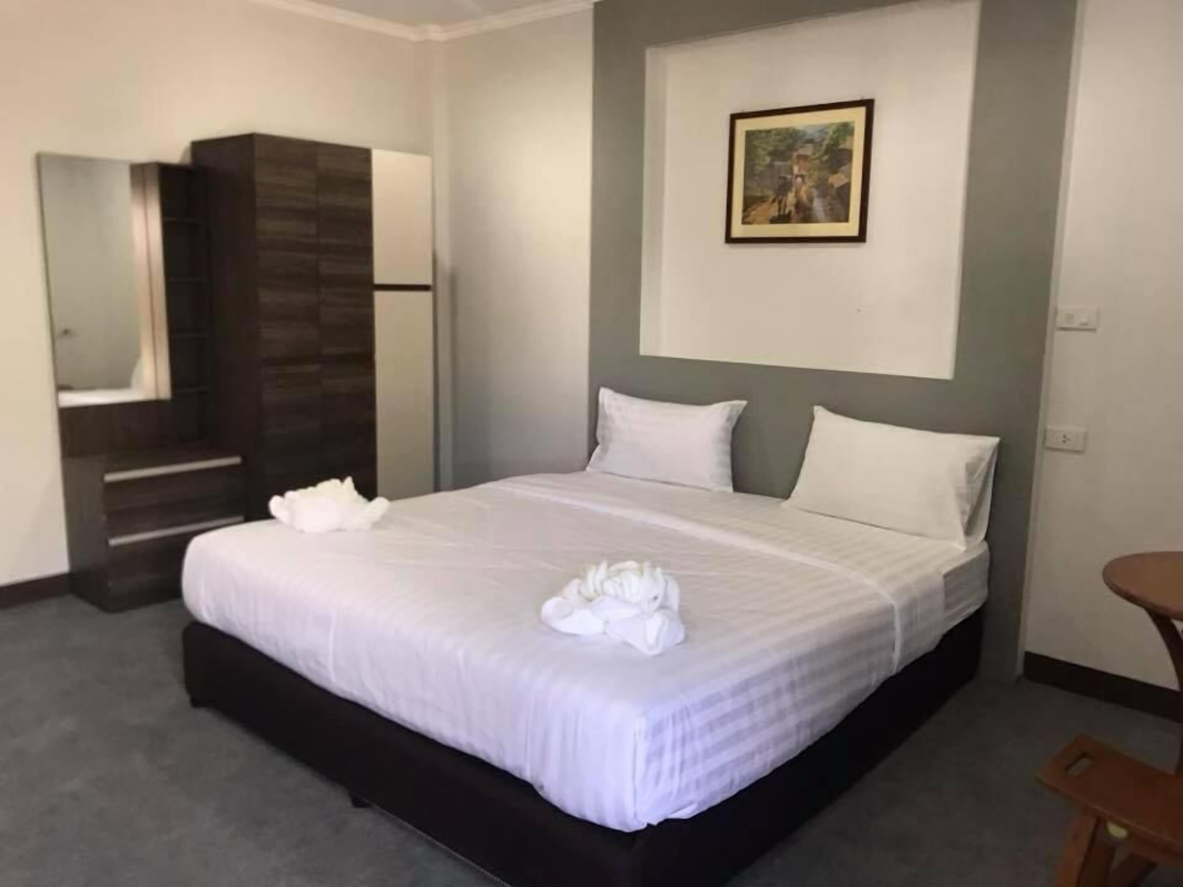 Quartos à prova de som, Wi-Fi de cortesia, roupa de cama