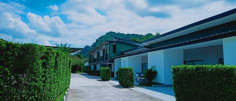 المنطقة المحيطة بالمنشأة