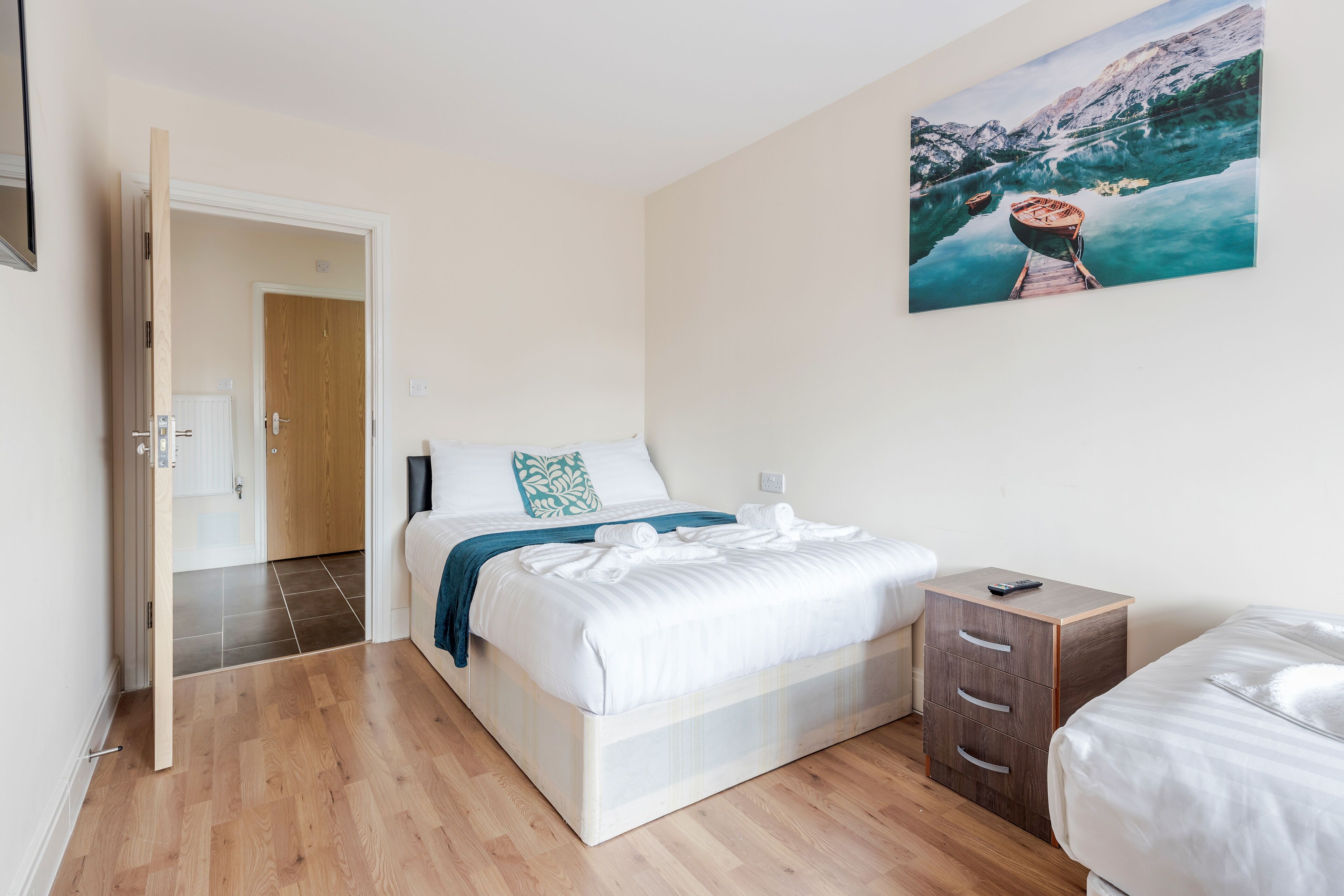 2 bedrooms, individually furnished, iron/ironing board, free WiFi