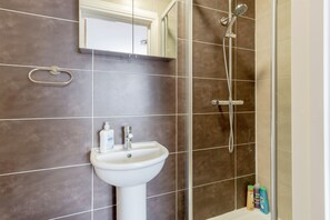 商务双人房, 私人浴室 | 浴室 | 浴缸、吹风机、毛巾、肥皂