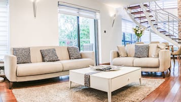 Duplex | Living area | Flat-screen TV