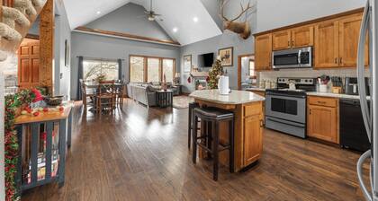 7 makuuhuonetta, kaikki king-size-vuoteet ja televisiot, 5 kylpyhuonetta, vuodepaikkoja 22