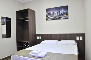 高级双人房 | 1 多间卧室、迷你吧、办公桌、床单