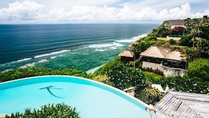 A pool with a clear view of the ocean and a tropical setting with traditional architecture. - Karma Luxury 2 bd. VILLA *TOP 5 stars BALi RESORT* (Ungasan)