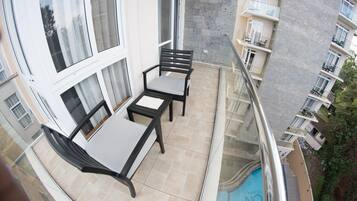 Căn hộ, 2 phòng ngủ | Ban công